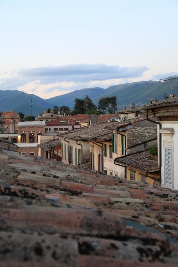 Apartamento Sotto I Tetti Del Borgo Spoleto Exterior foto